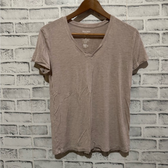 Women’s Nine West tan colored soft spun short sleeve t-shirt XS - Picture 1 of 3